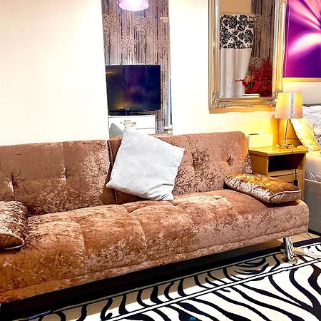 Comfy Double Bedroom With A Private Toilet London Exterior foto