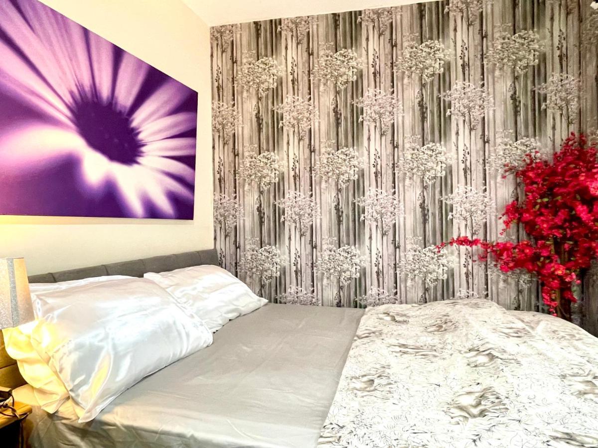 Comfy Double Bedroom With A Private Toilet London Exterior foto